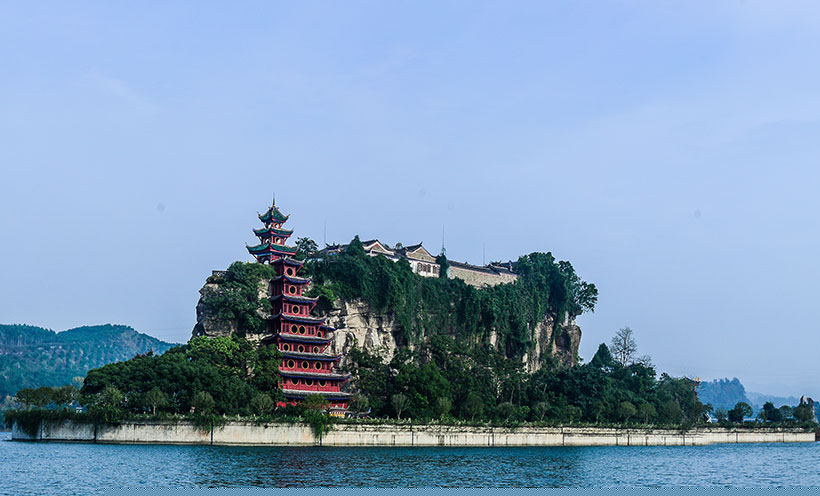 Three Gorges - Chinese Wonders along Yangtze River